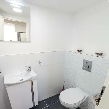 Tobacna White Apartment