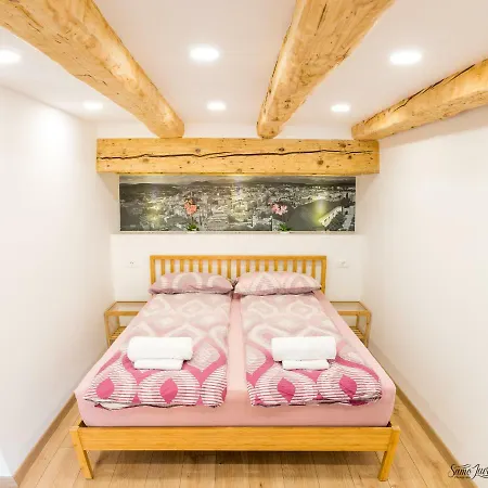 Tobacna White Apartment *