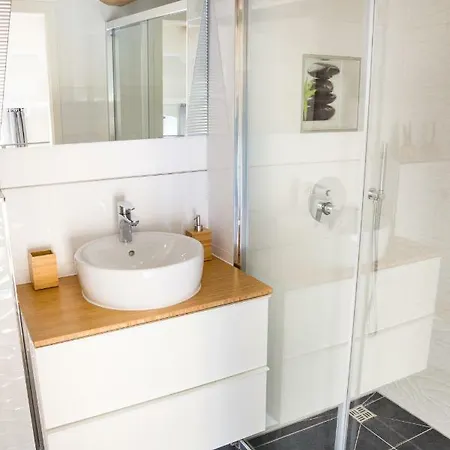 Tobacna White Apartma