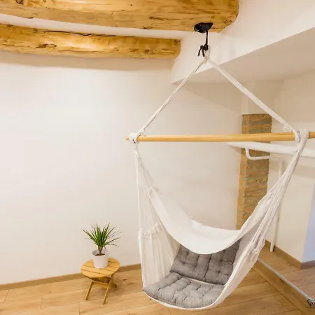 Tobacna White Apartman *